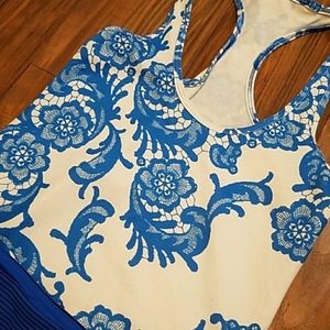 Lululemon tank size 4